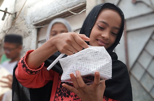 パキスタン・カラチ支援 ~1つはあなたに、1つは「ベンガリー」の子どもたちへ~