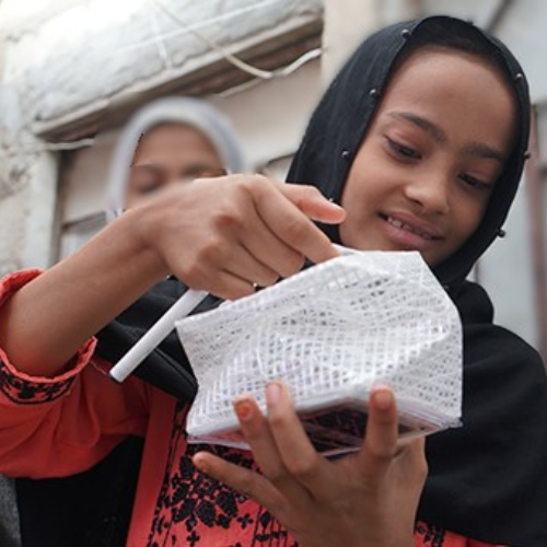 パキスタン・カラチ支援 ~1つはあなたに、1つは「ベンガリー」の子どもたちへ~