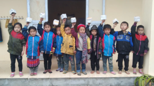 ベトナム山岳地帯の8つの学校へ200個寄贈