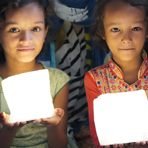 パキスタン・カラチ支援 ～1つはあなたに、1つは「ベンガリー」の子どもたちへ～